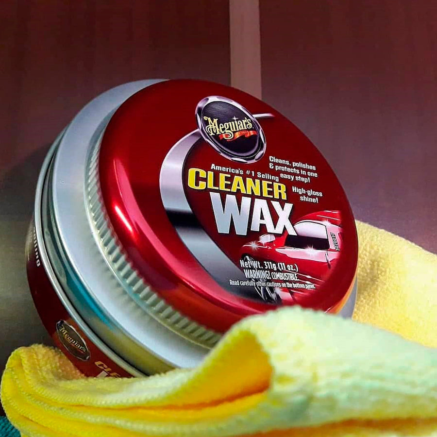 Cera en pasta Cleaner Wax limpia, pule y protege tu auto en un solo paso. Aporta brillo, elimina manchas y rayones leves fácilmente.