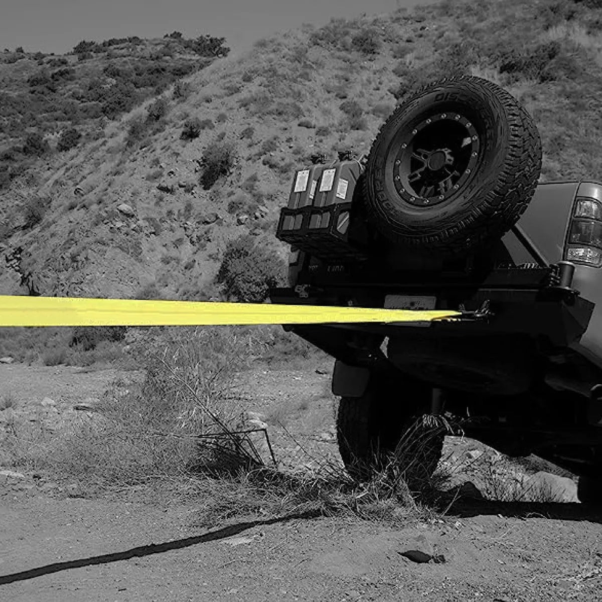 Correa de amarre tipo eslinga Defénder de 5.5 cm x 6 m, fuerza de ruptura de 20,000 lb, ideal para cargas pesadas con máxima resistencia y durabilidad.