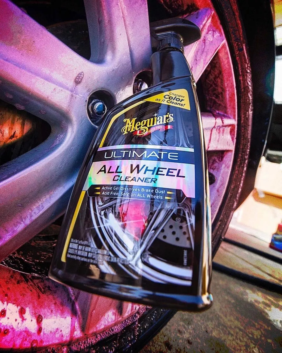 Ultimate All Wheel Cleaner de Meguiar’s elimina suciedad y polvo de frenos con seguridad. Limpieza profunda para cualquier tipo de llanta o rin.