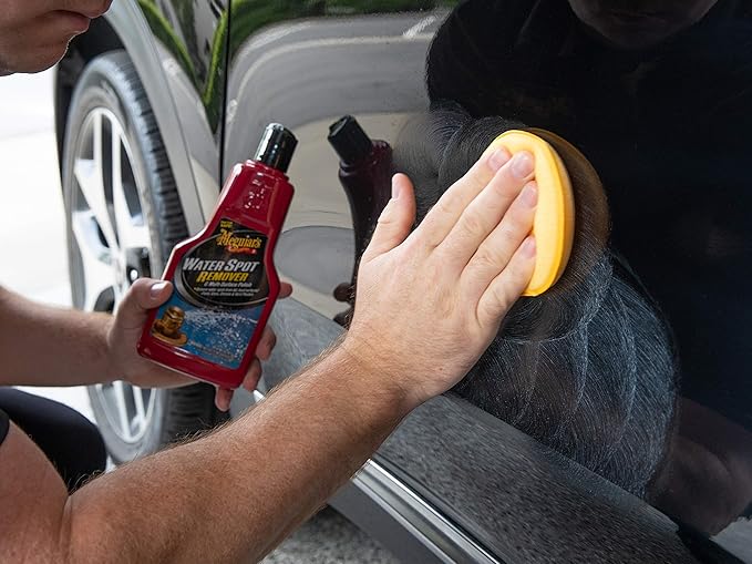 Elimina manchas de agua dura en pintura, vidrio y cromo con Water Spot Remover de Meguiar’s. Recupera el brillo sin dañar la superficie.