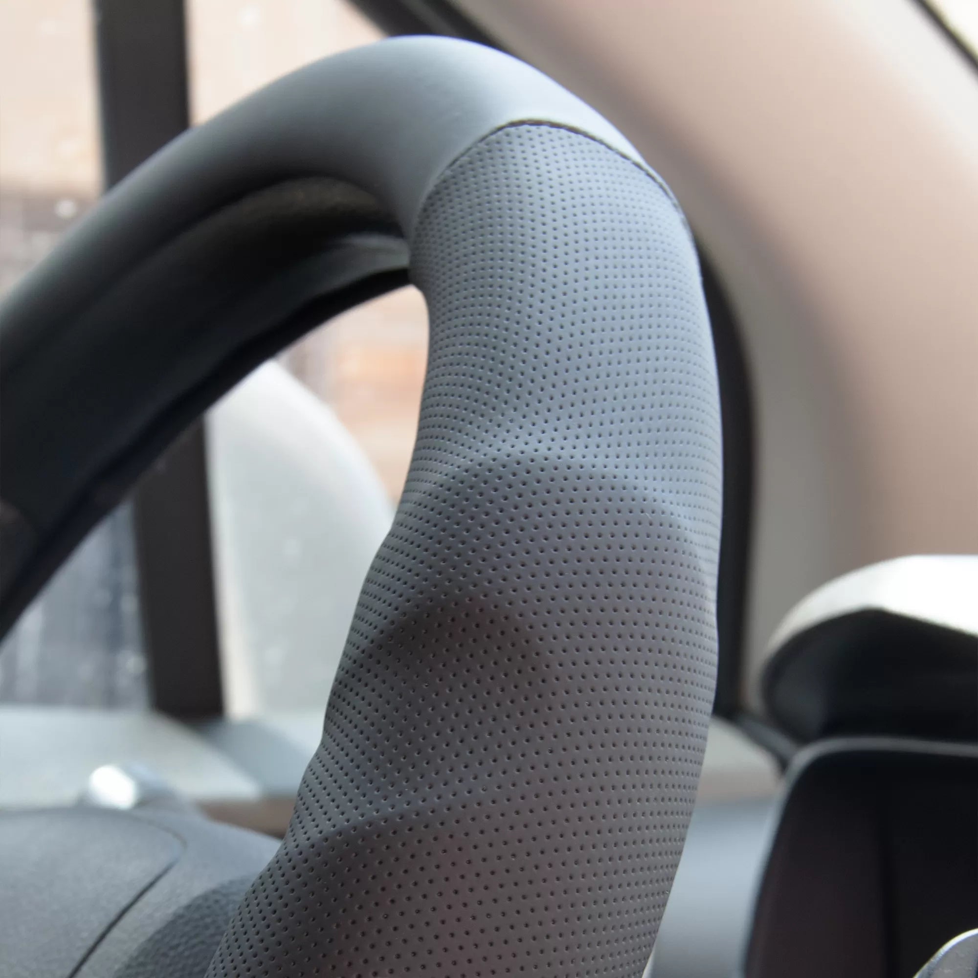 forro cabrilla simoniz, protector timón carro, forro volante gris, cubierta volante pvc, funda para timón auto, accesorio interior carro, forro ergonómico timón, protector volante antidesgaste, accesorios simoniz carro, forro elegante para volante