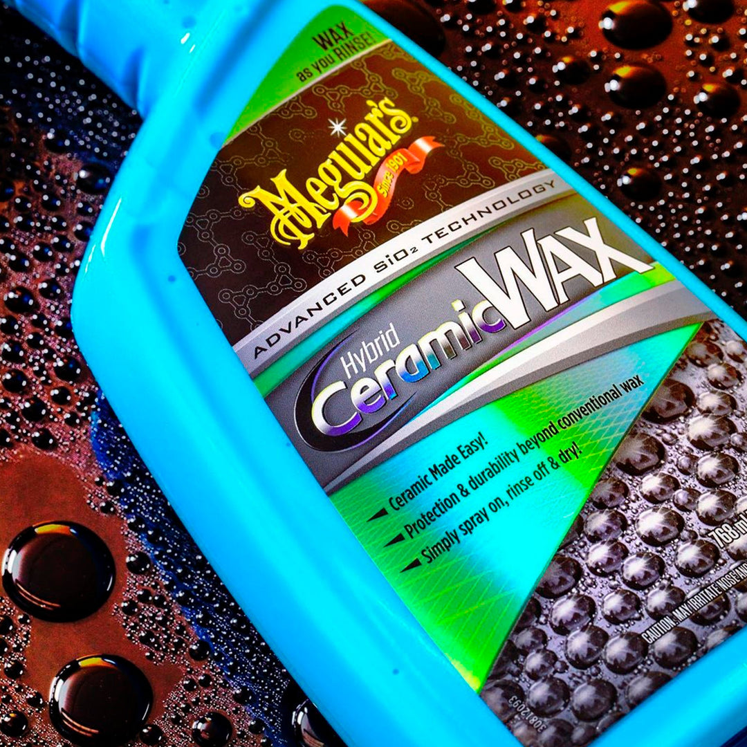 Protege tu auto con Meguiar’s Hybrid Ceramic Wax. Cera en spray con SiO2 para un acabado brillante, hidrofóbico y duradero sin esfuerzo.