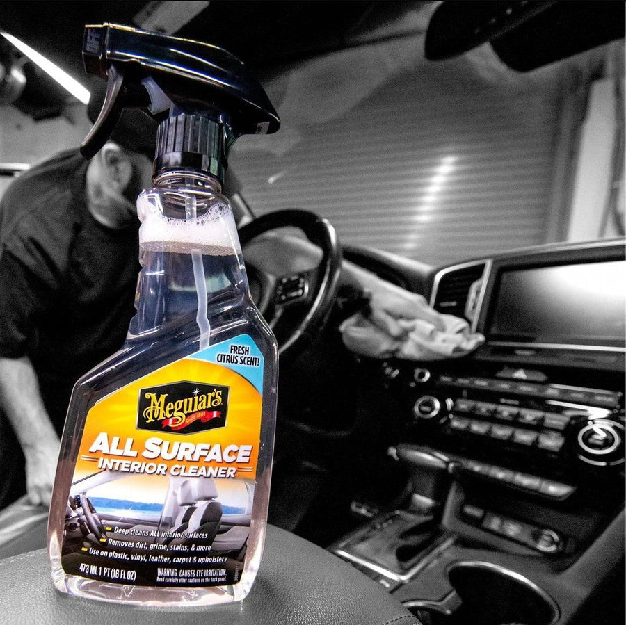 Limpia con seguridad todo el interior de tu auto con All Surface Interior Cleaner de Meguiar's. Ideal para pantallas, cuero, vinilo y más, sin residuos.