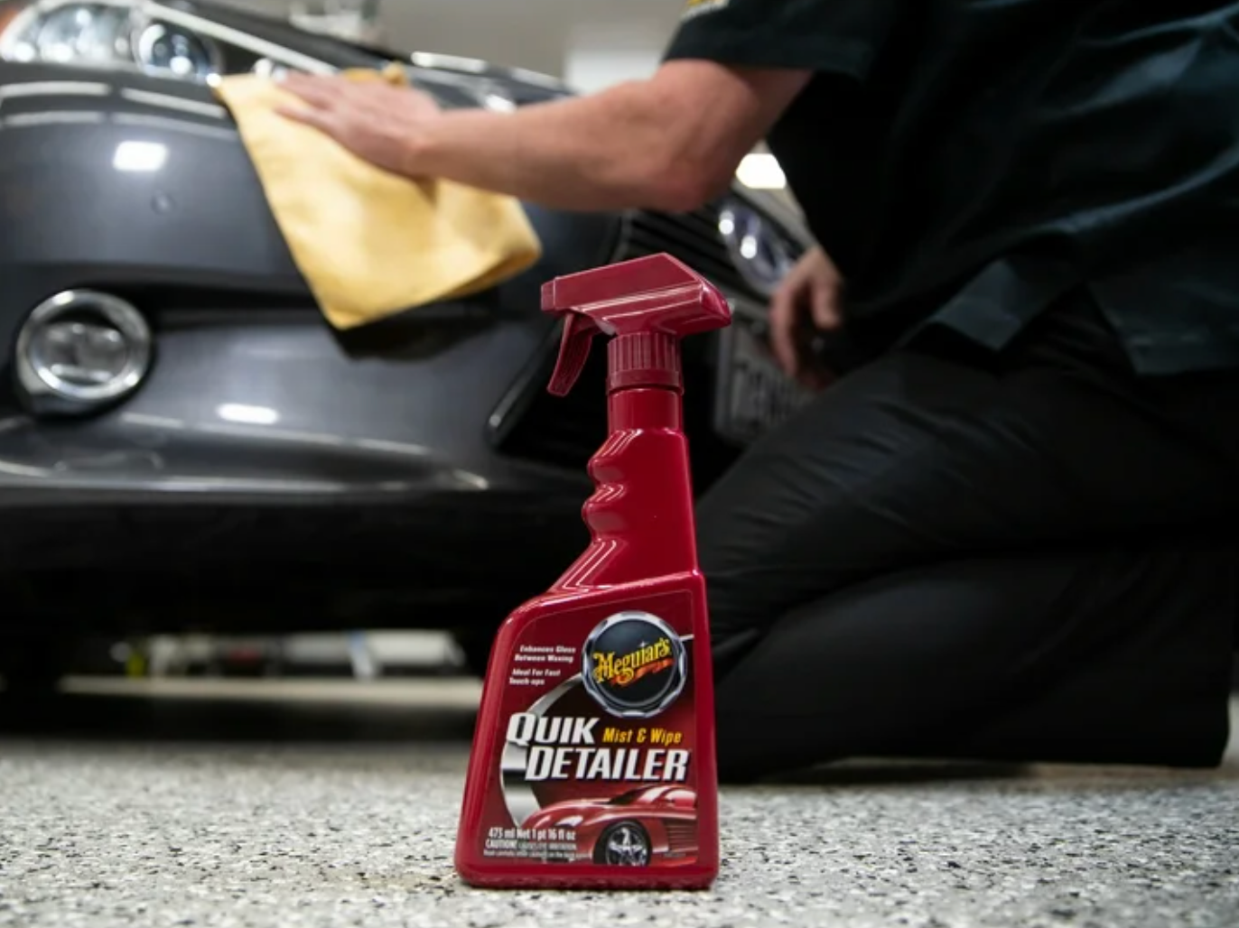 Quik Detailer de Meguiar’s limpia polvo y huellas entre lavadas. Ideal para mantener tu auto brillante al instante y como lubricante para clay bar.
