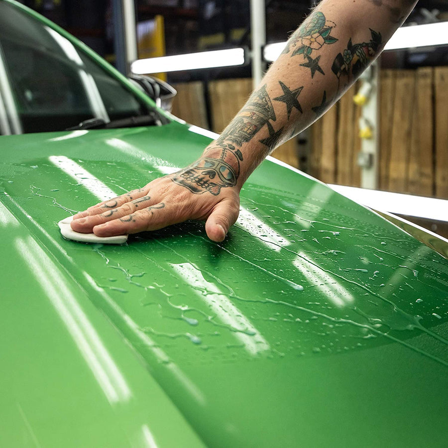 Meguiar’s Clay Bar elimina contaminantes de la pintura, dejándola suave y lista para encerar. Mejora el brillo y la textura de tu auto fácilmente.