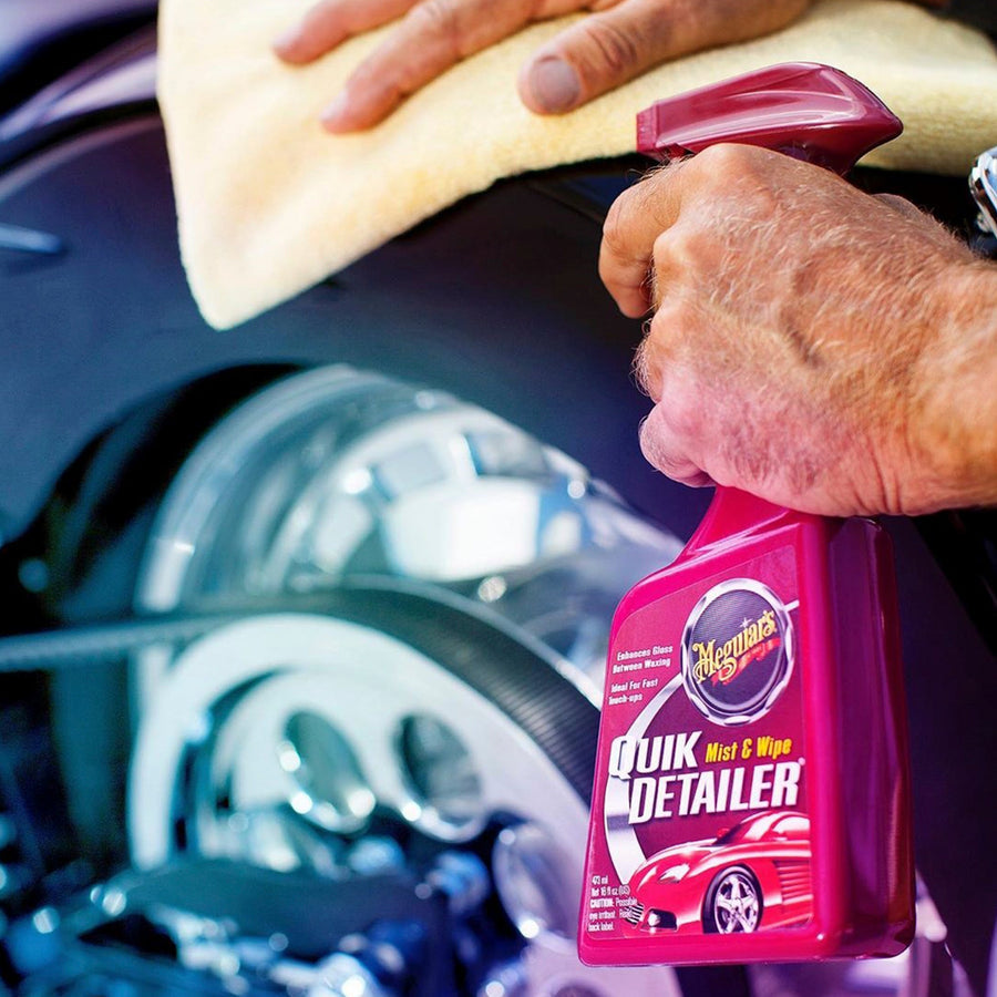 Quik Detailer de Meguiar’s limpia polvo y huellas entre lavadas. Ideal para mantener tu auto brillante al instante y como lubricante para clay bar.