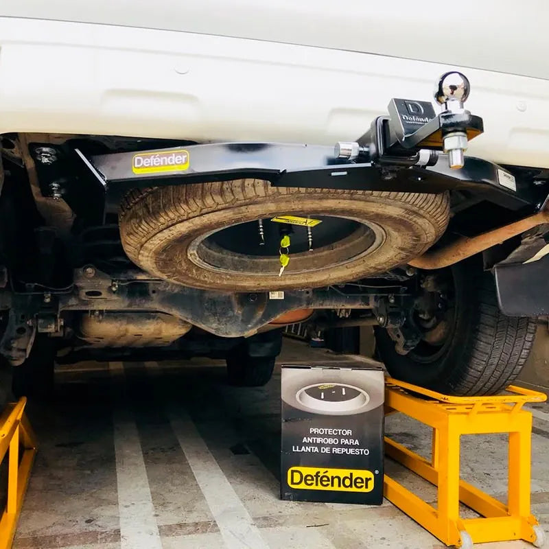 Seguro antirrobo para llanta Prado LC250 Defender. Fácil instalación, sin perforar el vehículo. Acero resistente, máxima protección contra robo.