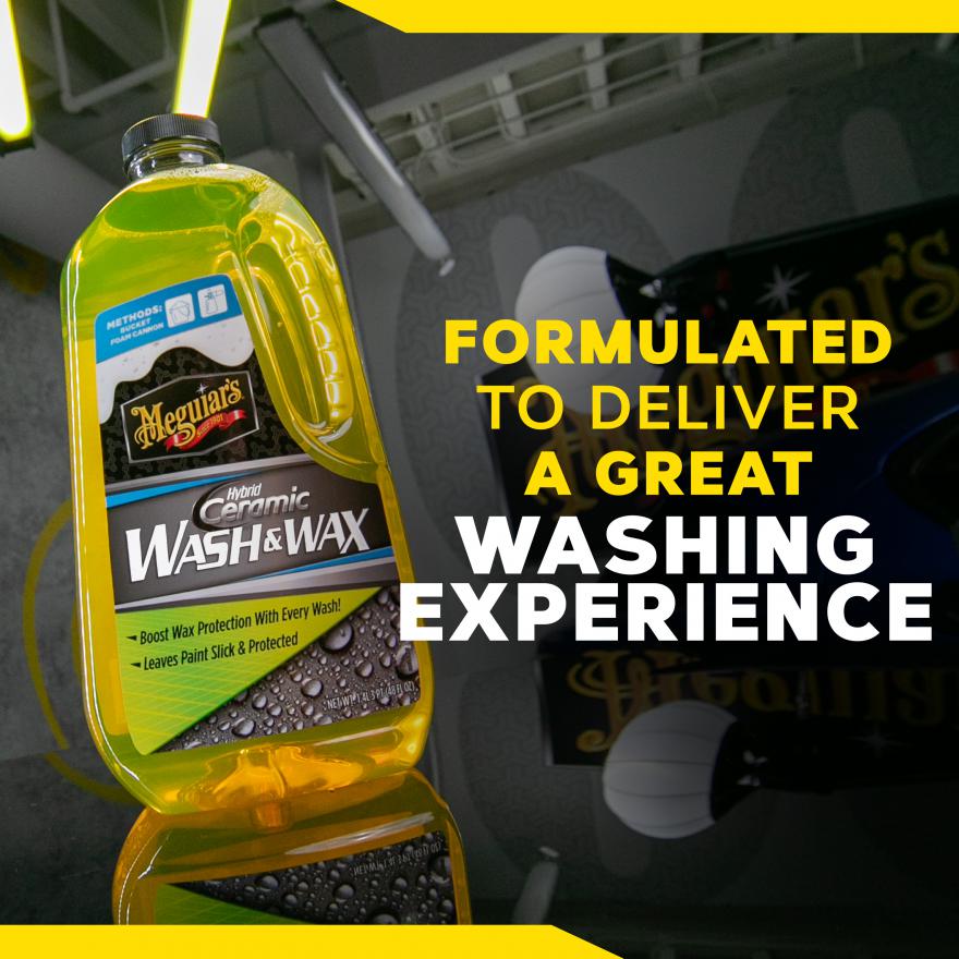 Hybrid Ceramic Wash Wax es un shampoo que limpia y da protección cerámica a la pintura del auto. Deja la superficie mas resbalosa, lo que hace que la limpieza sea fácil y rápido.