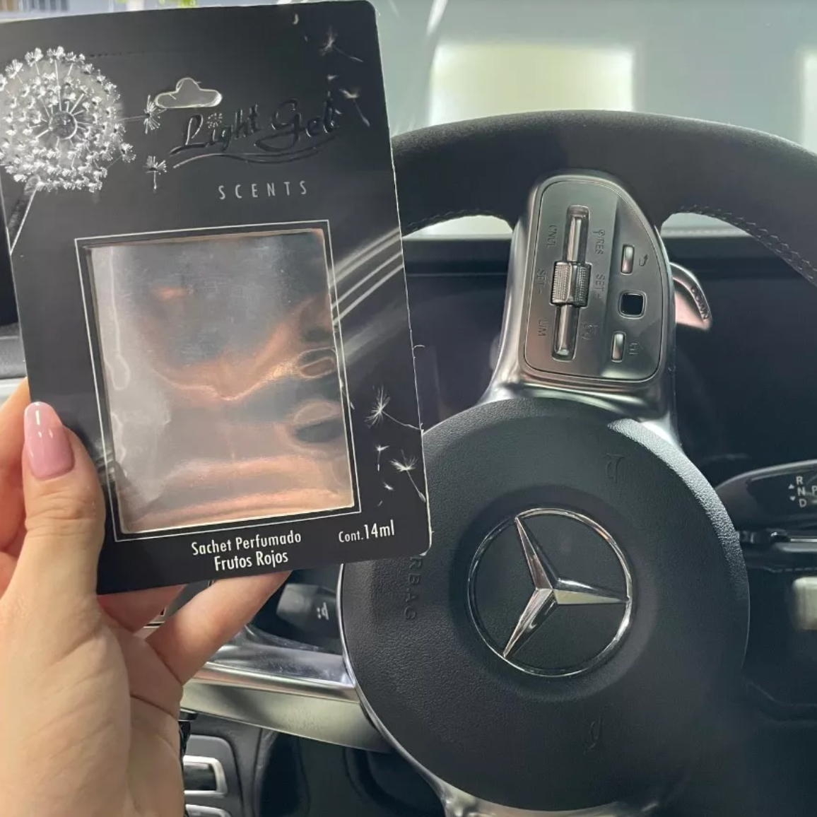 ambientador para carro, ambientador gel auto, fragancia carro, aromatizante vehículo, ambientador light gel, gel aroma carro, eliminar olores carro, auto limpio fresco