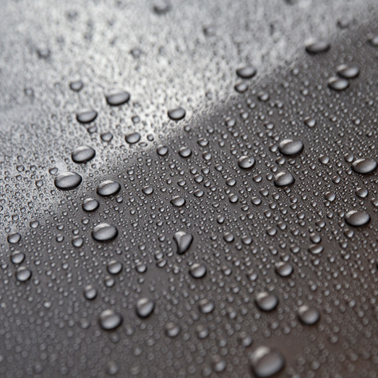 Protege tu auto con Meguiar’s Hybrid Ceramic Wax. Cera en spray con SiO2 para un acabado brillante, hidrofóbico y duradero sin esfuerzo.