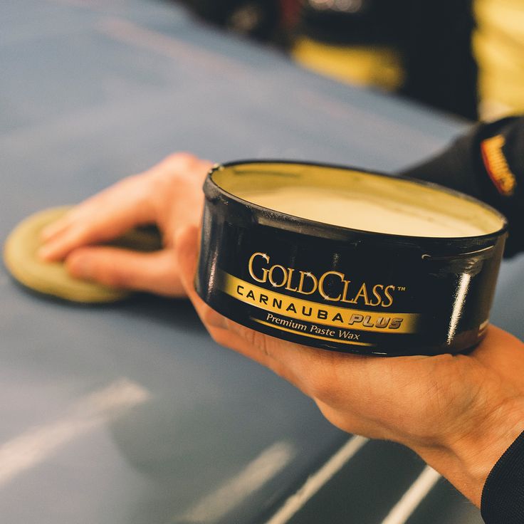 Gold Class Paste Wax de Meguiar's ofrece brillo profundo y protección con carnauba y polímeros. Ideal para todo tipo de pinturas. Fácil aplicación y retiro.