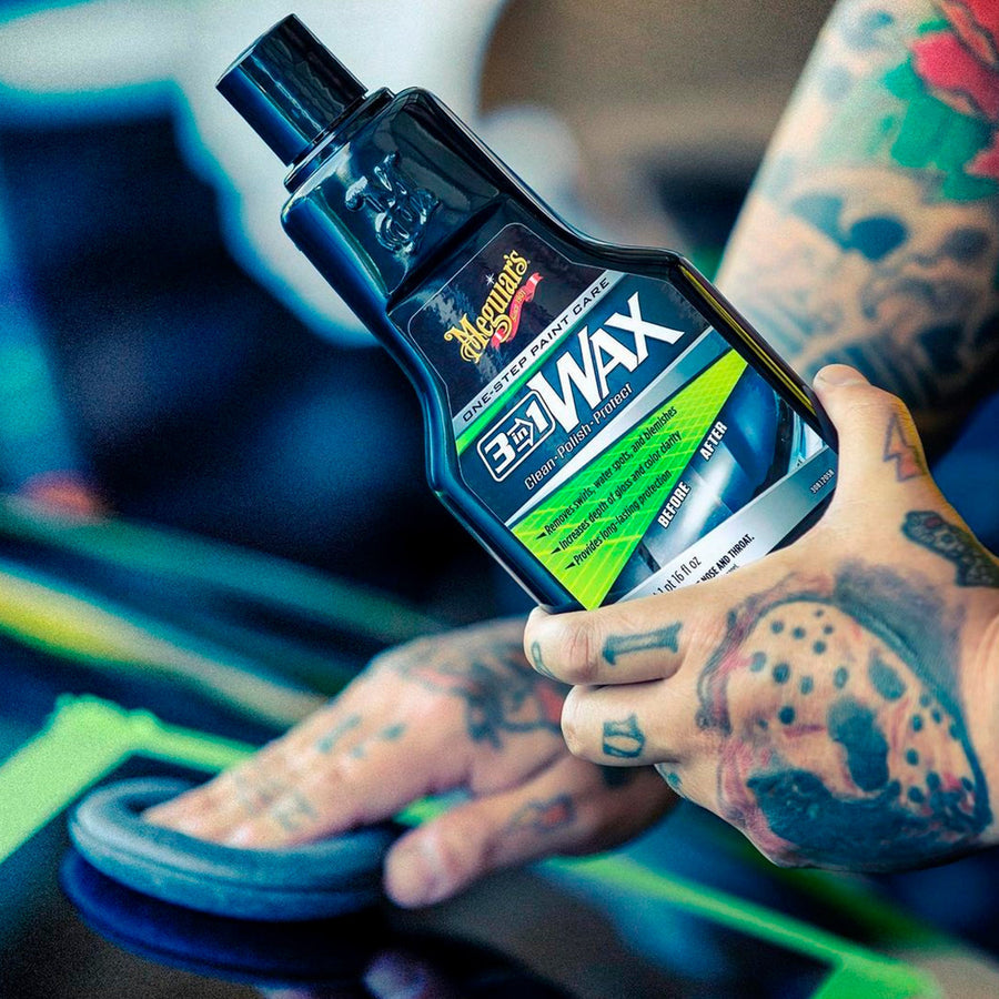 Meguiar’s One Step Paint Care limpia, abrillanta y protege la pintura de tu auto en un solo paso. Restaura el brillo y deja una capa de cera protectora.