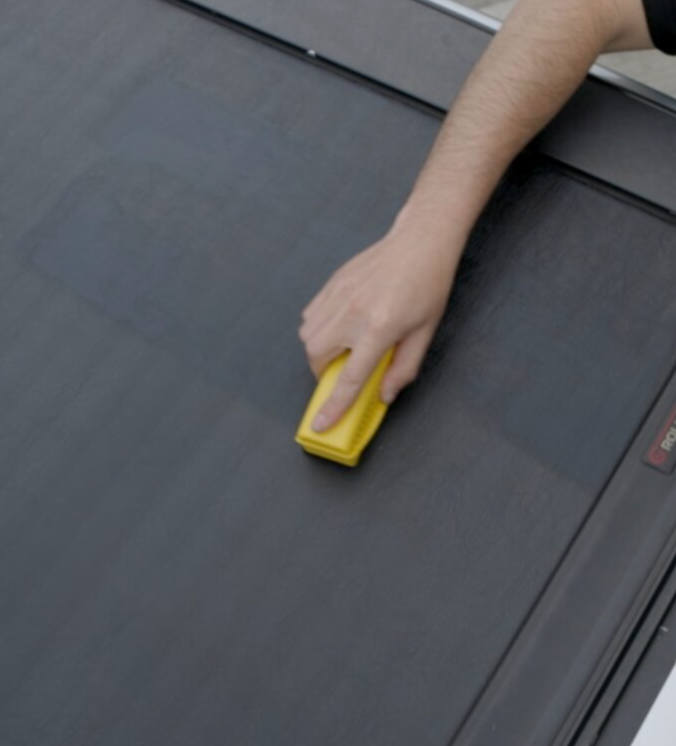 Meguiar’s Ultimate Protectant protege y restaura plásticos y vinilos con acabado brillante, duradero y sin grasa. Ideal para interiores y exteriores.