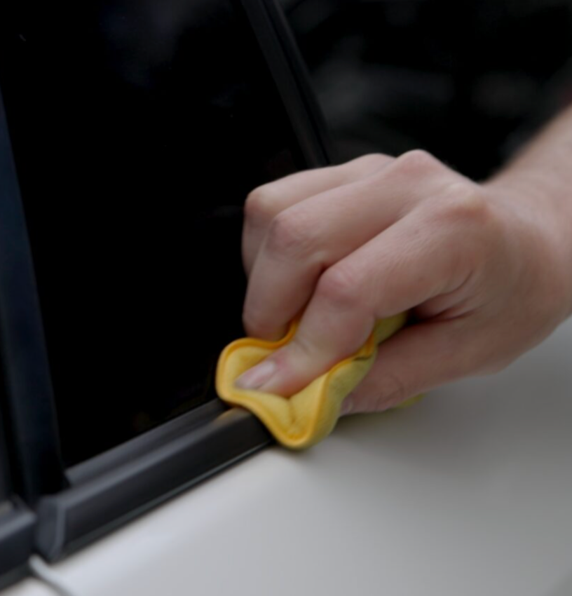 Meguiar’s Ultimate Protectant protege y restaura plásticos y vinilos con acabado brillante, duradero y sin grasa. Ideal para interiores y exteriores.