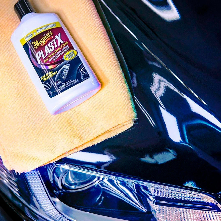 Meguiar’s PlastX restaura y pule plásticos transparentes de autos, eliminando rayones y nubosidad para un acabado claro y brillante en faros y luces.