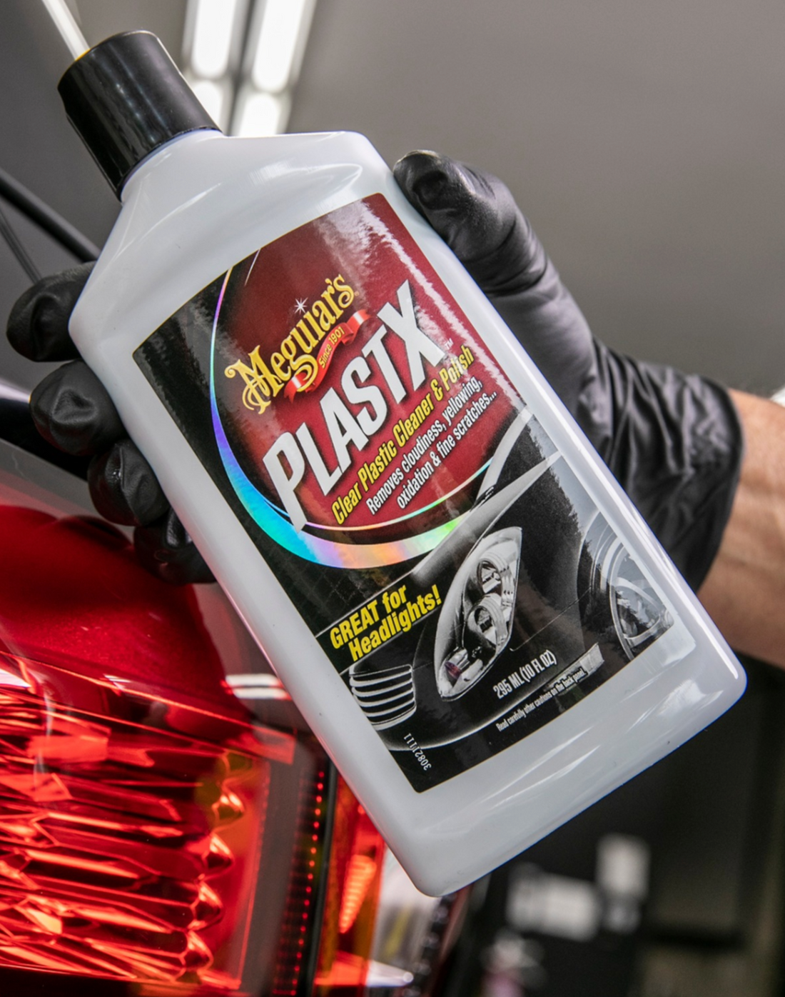 Meguiar’s PlastX restaura y pule plásticos transparentes de autos, eliminando rayones y nubosidad para un acabado claro y brillante en faros y luces.