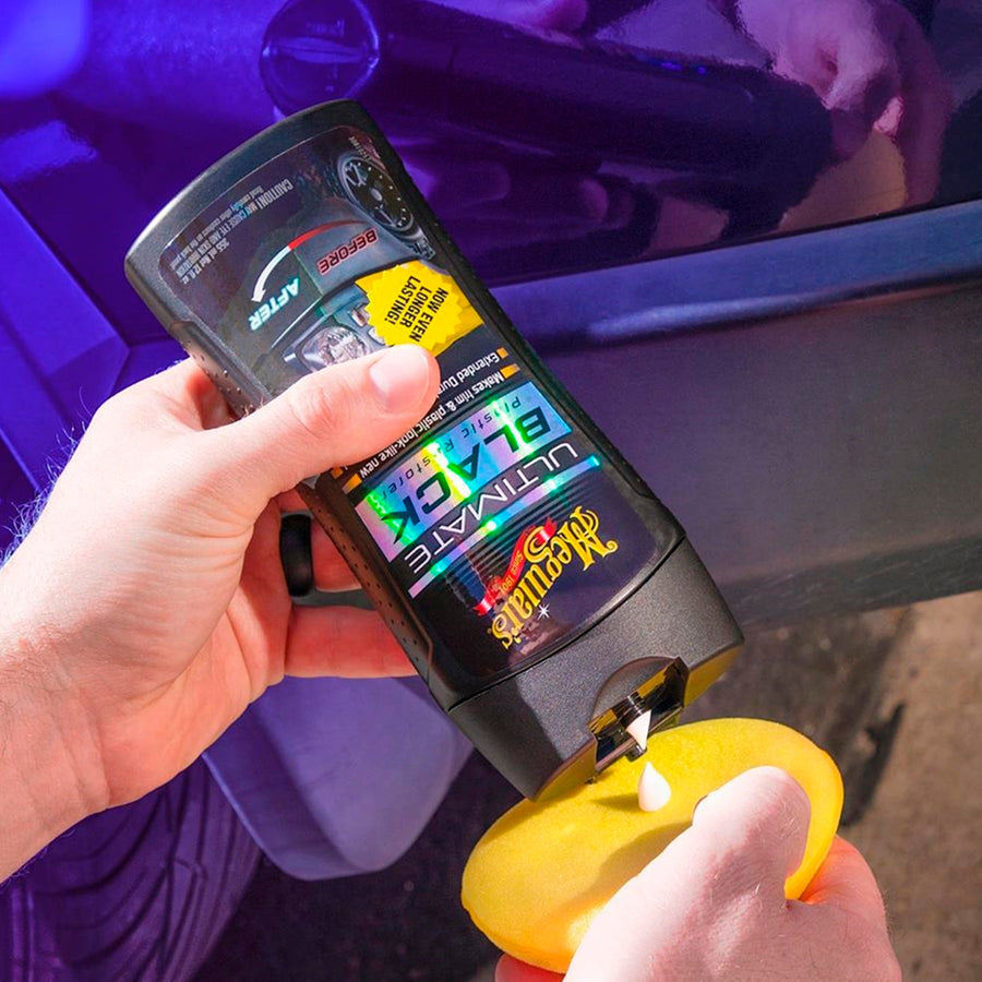 Meguiar’s Ultimate Black restaura y protege plásticos exteriores con un acabado negro brillante y duradero. Resistente a rayos UV, lluvia y lavadas.