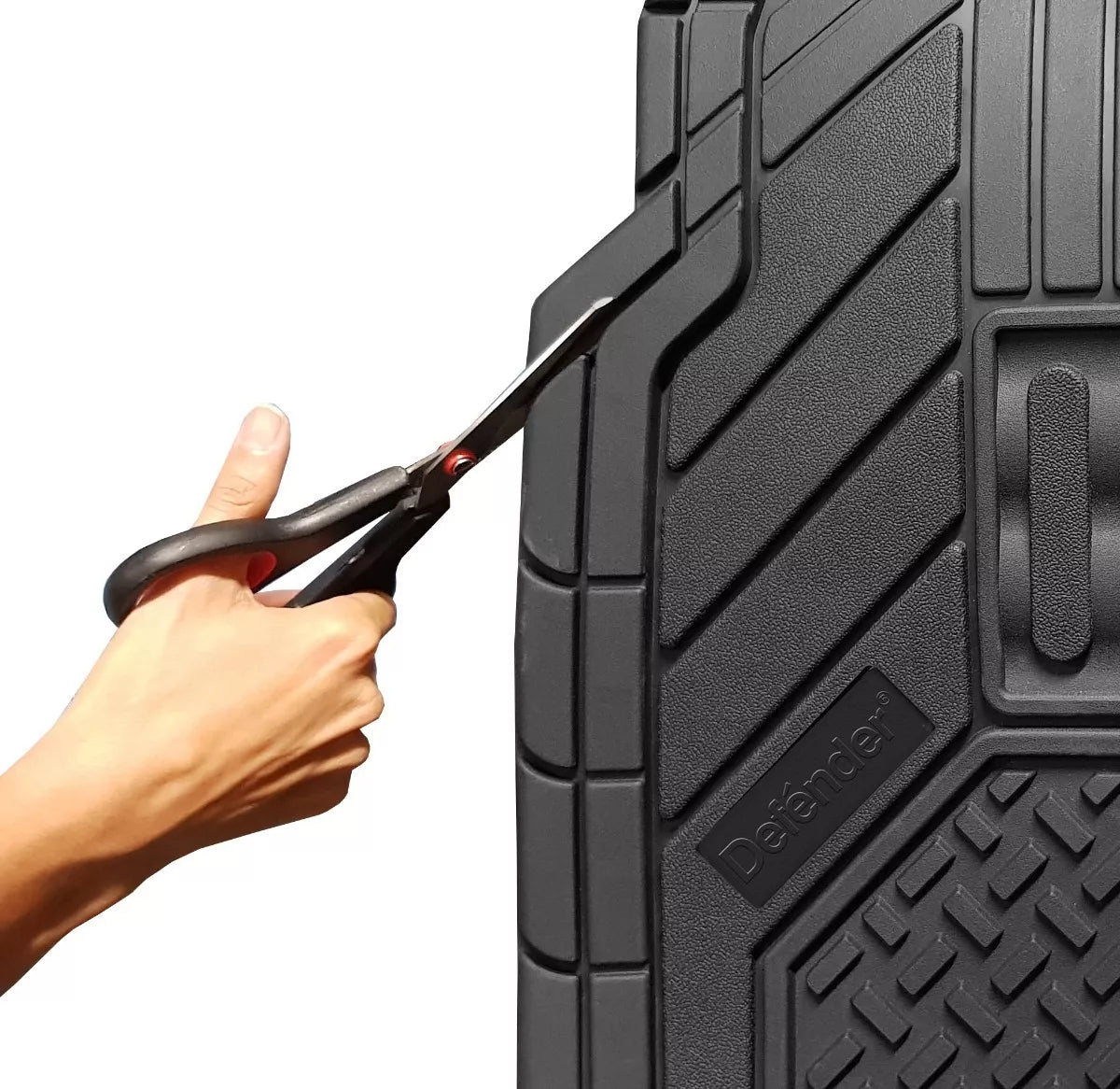 Tapete universal 3 piezas Defender D-M en PVC flexible, fácil de limpiar, con líneas de corte para adaptar a casi cualquier vehículo. Color negro.